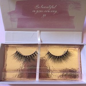 NATURAL LOOKING MINK LASHES